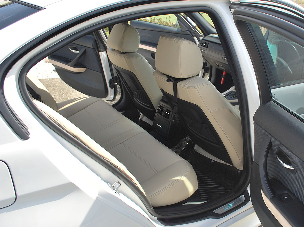 BMW320i(E90)M�X�|�[�c