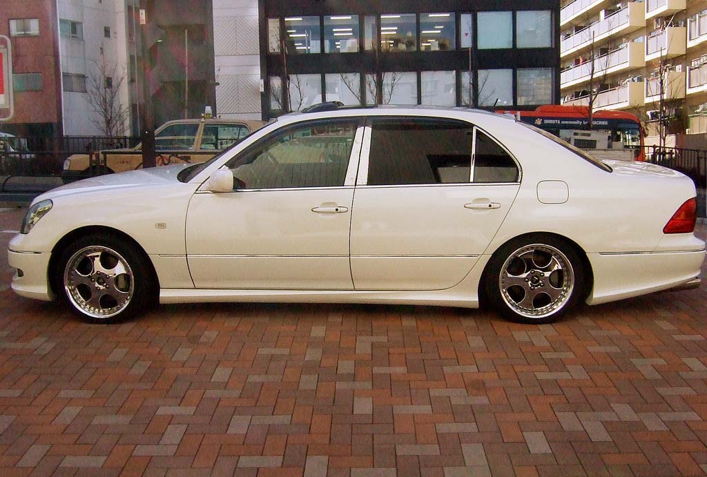 31セルシオカスタム車