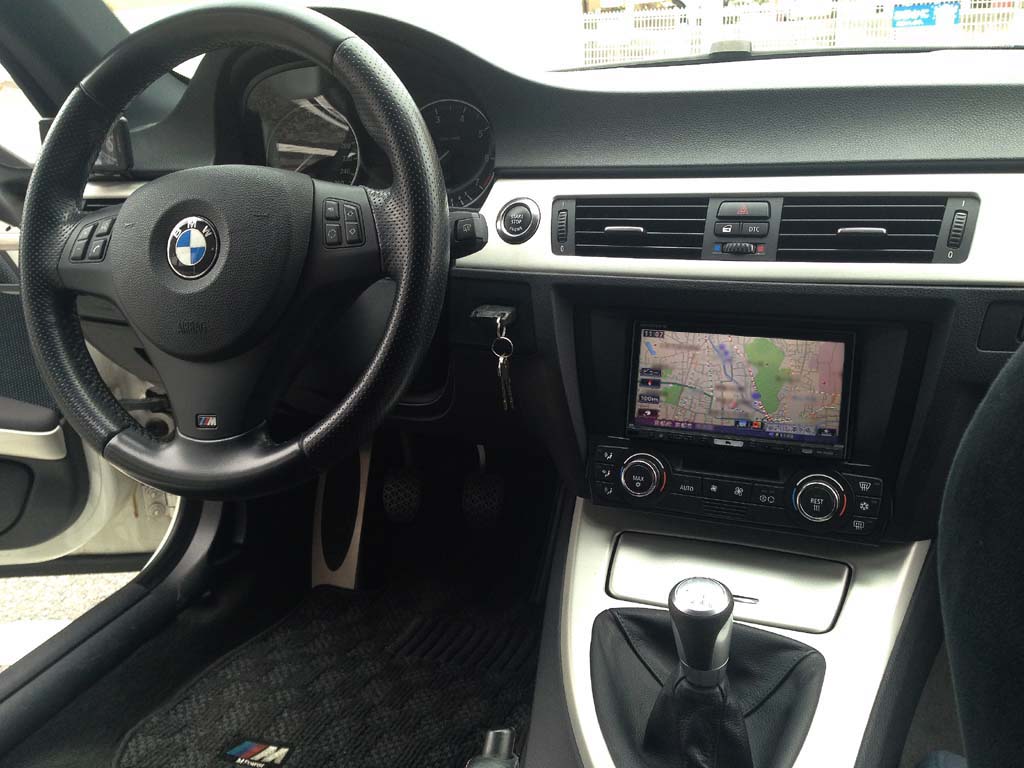 BMW320i