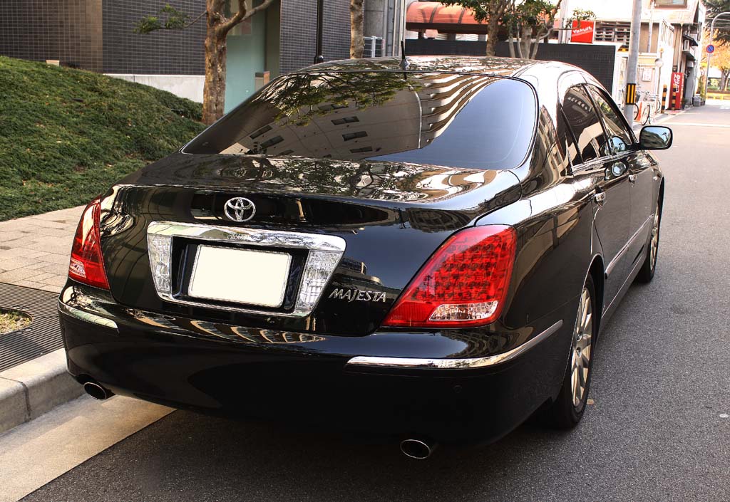 �N���E���}�W�F�X�^