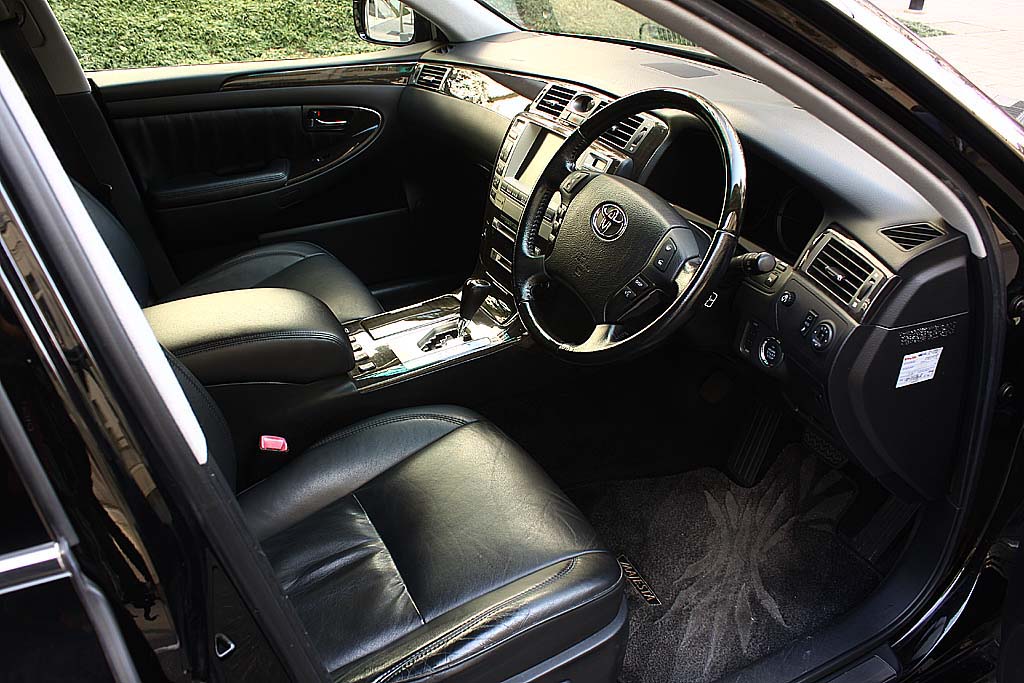 �N���E���}�W�F�X�^