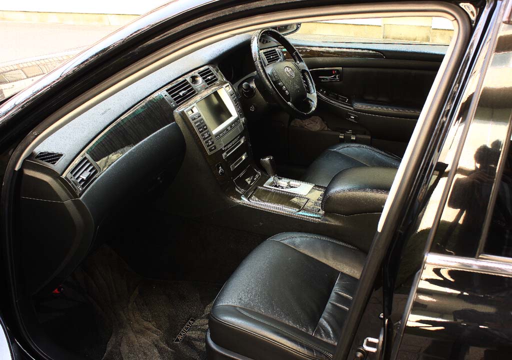 �N���E���}�W�F�X�^