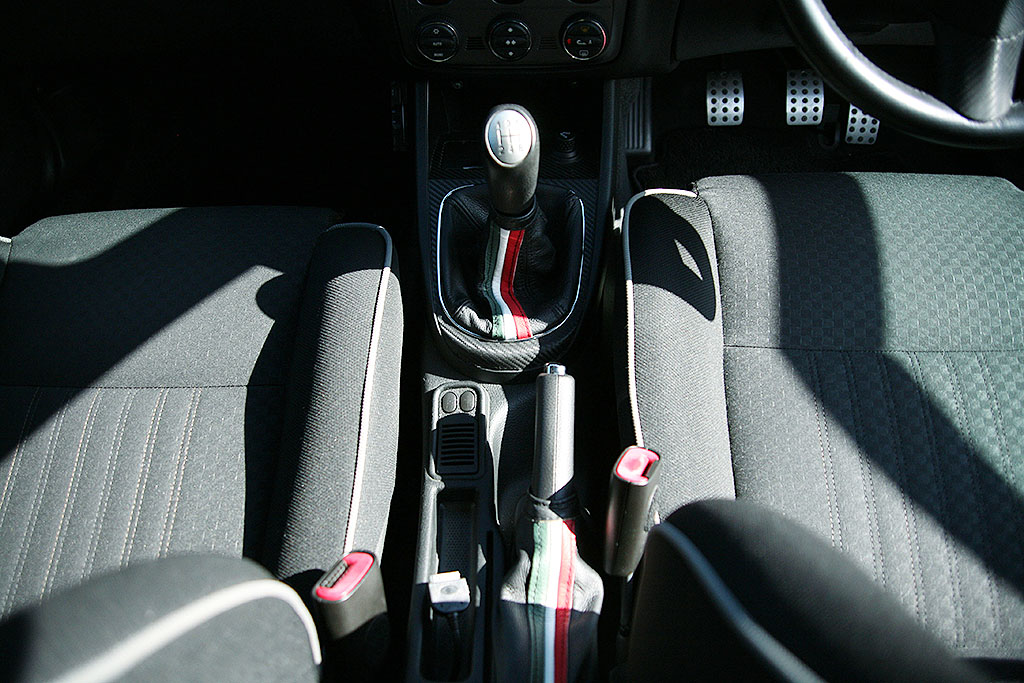 アルファ147黒5速MT