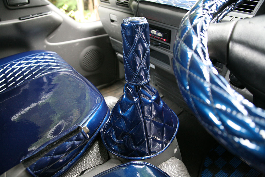 �����U�G���t1.6�����{�f�B�f�R�g��