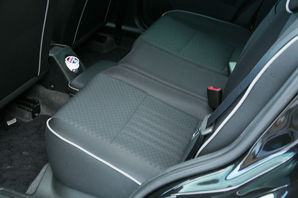 アルファ147黒5速MT