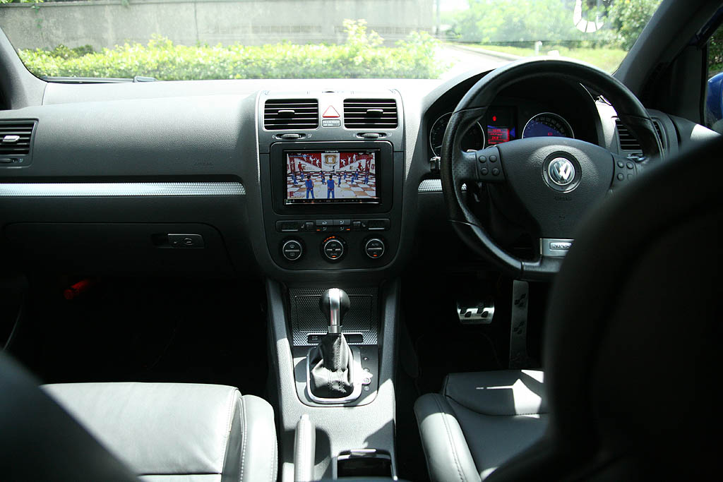 �S���tR32�X�[�p�[�`���[�W���[