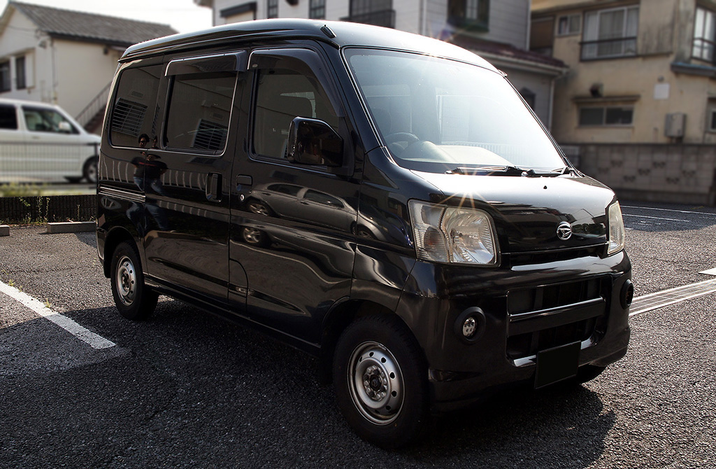 �n�C�[�b�g�J�[�S �N���[�Y�^�[�{