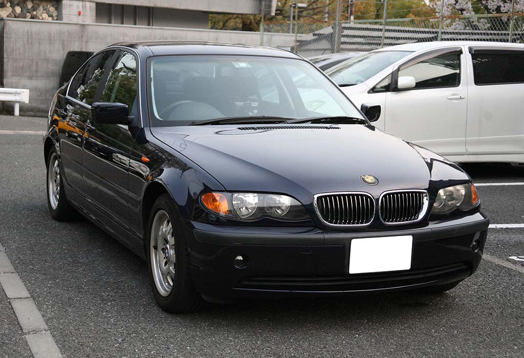 BMW320i
