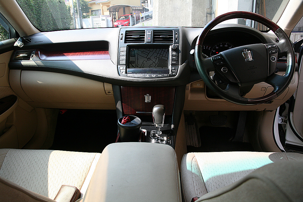 �N���E�� ���C�����T���[��