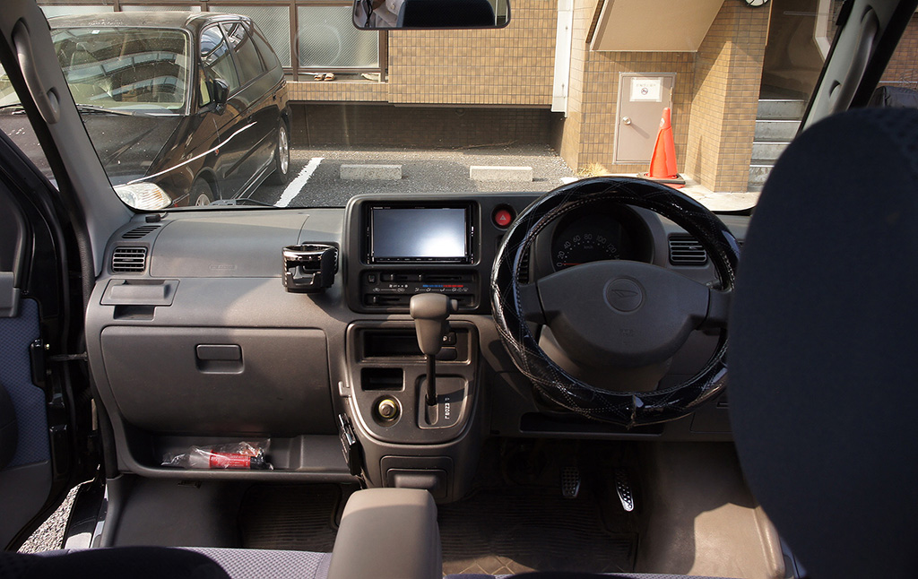 �n�C�[�b�g�J�[�S �N���[�Y�^�[�{