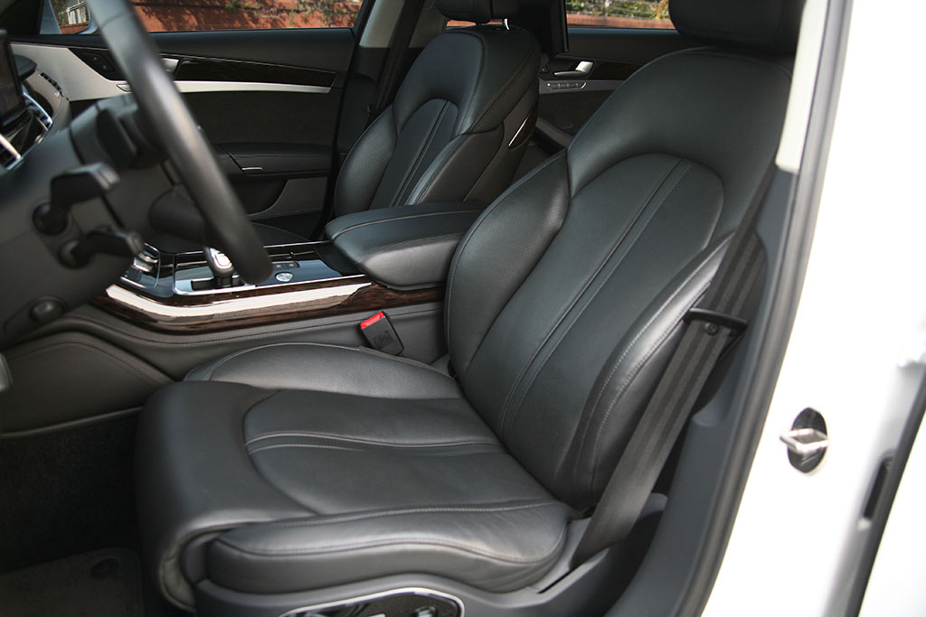 アウディA8ロング 4.2クワトロ