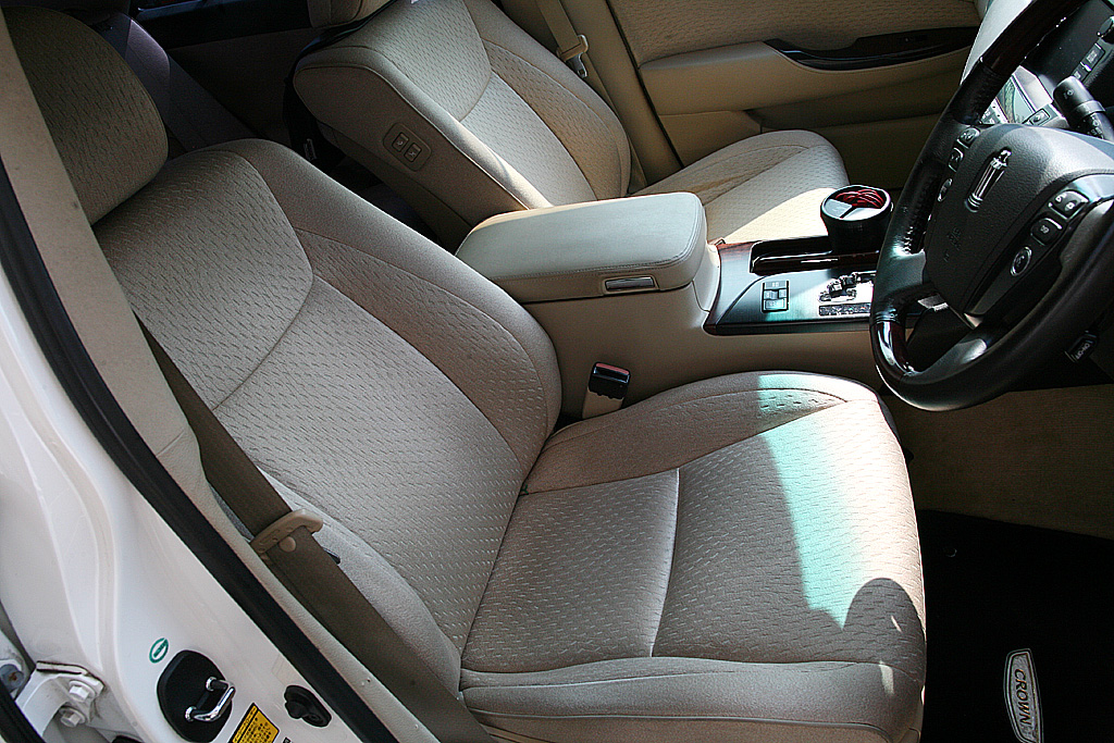 �N���E�� ���C�����T���[��