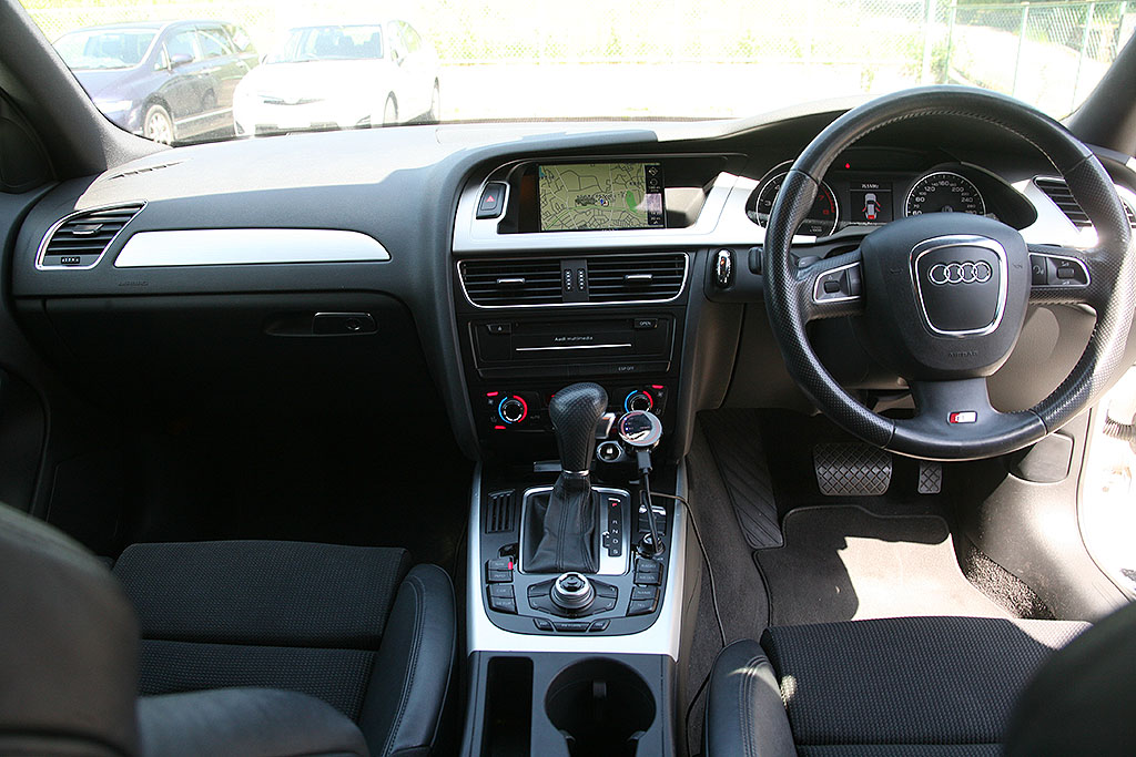 アウディA4アバント1.8TFSI Sラインパッケージ